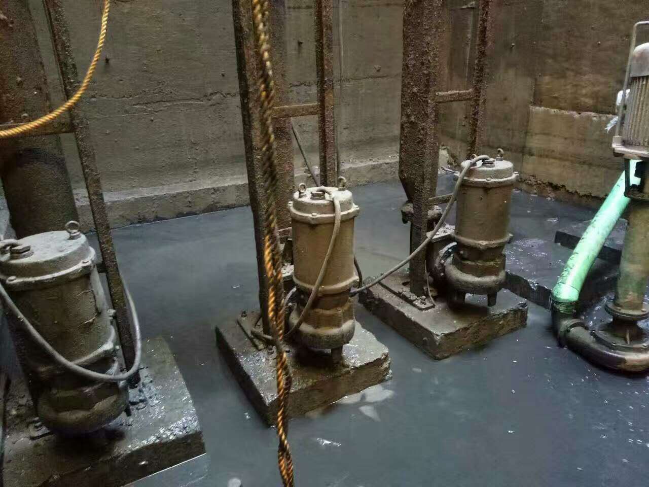 栖霞污水池清理